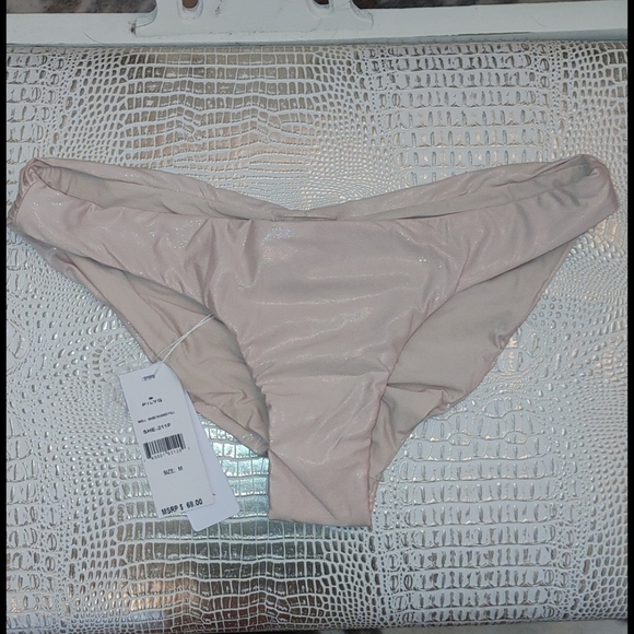 Bikini - Picture 3 of 5